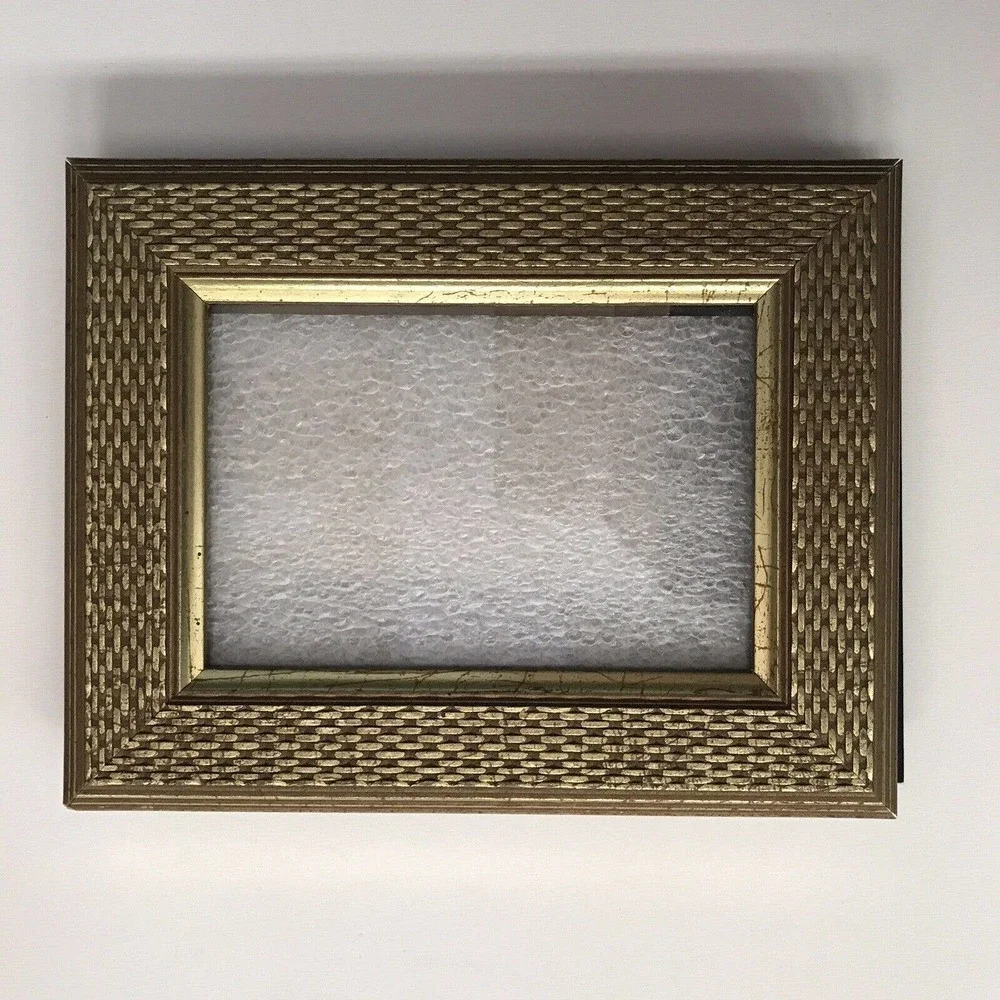 Unbranded photo frame woven wood look gold tone 5” x 7” pre-owned
